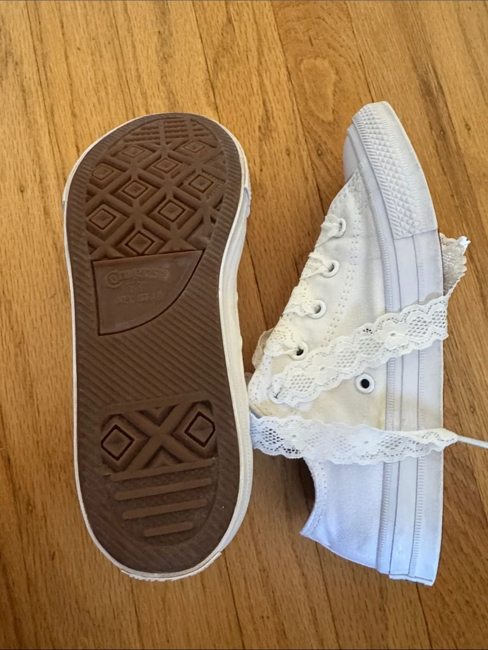 Low top white converse